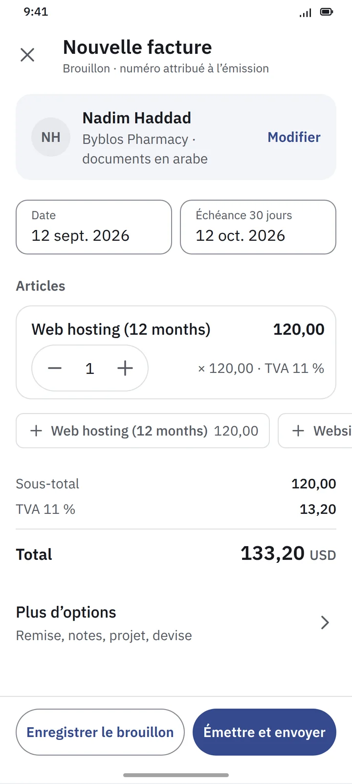 The New invoice screen in French, Nouvelle facture, with the same customer, dates, line item and totals, and the action buttons stacked to fit the longer labels.